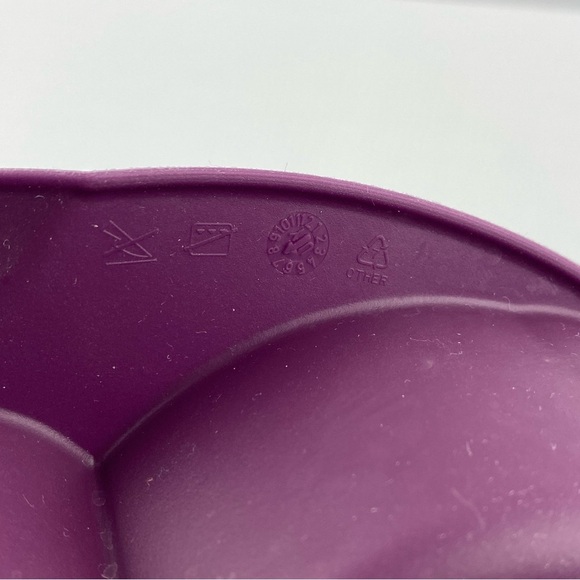 Tupperware Silicon Snowman Cake Pan / Mold Purple - Picture 4 of 8